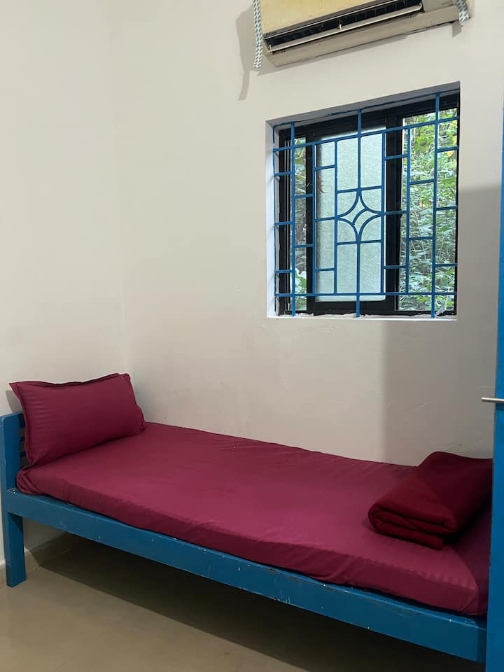 Bedroom 1 image 3