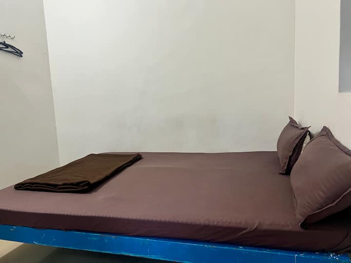 Bedroom 1 image 4