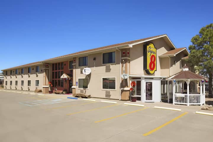 Super 8 Las Vegas | King | See Canyon State Park - Las Vegas, NM