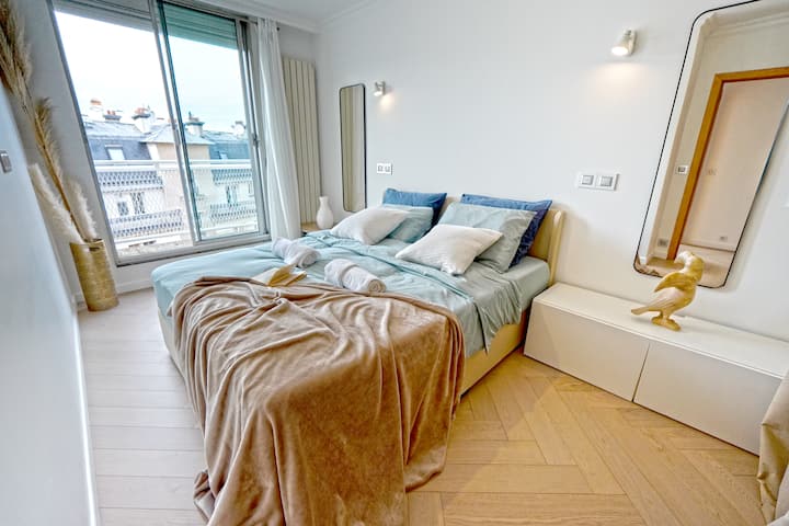 غرفة نوم ثانية بسرير مزدوج
تشمل المناشف وملاءات الأسرّة.