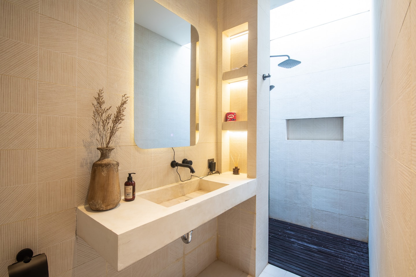 Casa Verde 4 BR private pool villa in Echo Beach · Canggu, Bali — photo 11