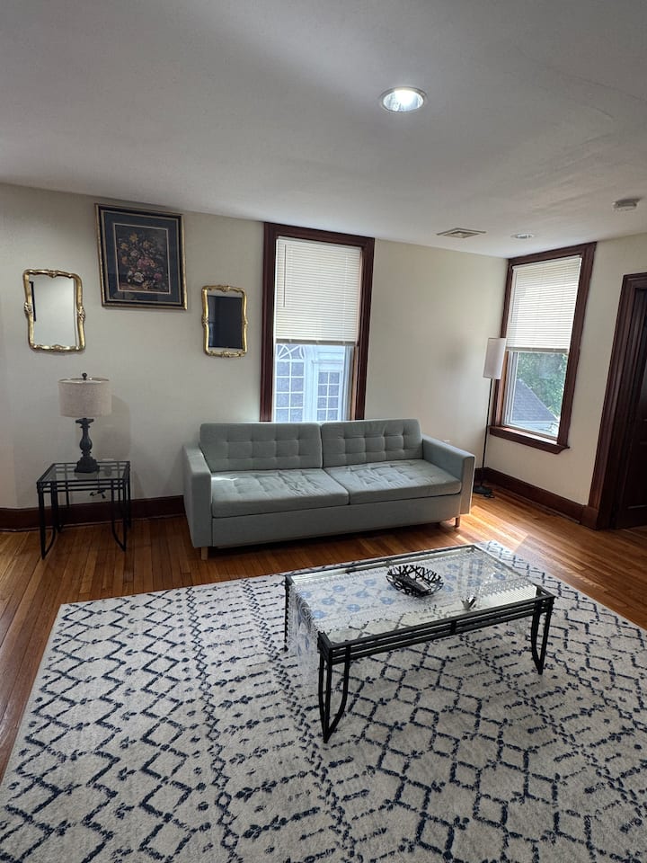 Charming 2 Bedroom Apt W/ Patio & Street Parking - Dedham