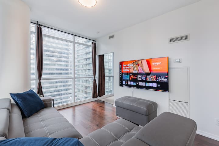 Modern 2br City View Retreat With Balcony & Worksp - Toronto