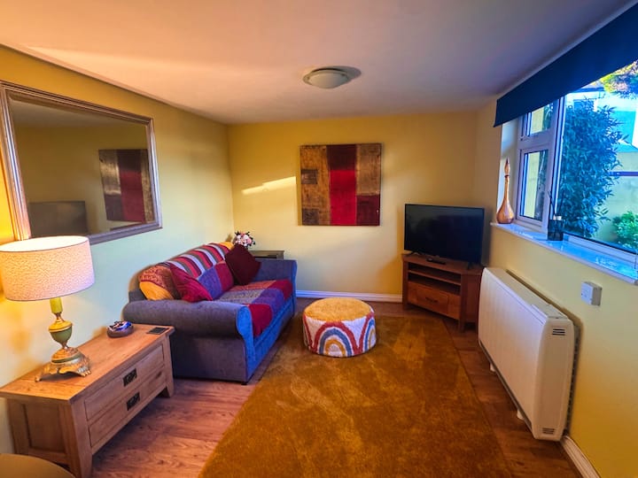Bijou Bungalow Close To Town With Off-road Parking - Falmouth