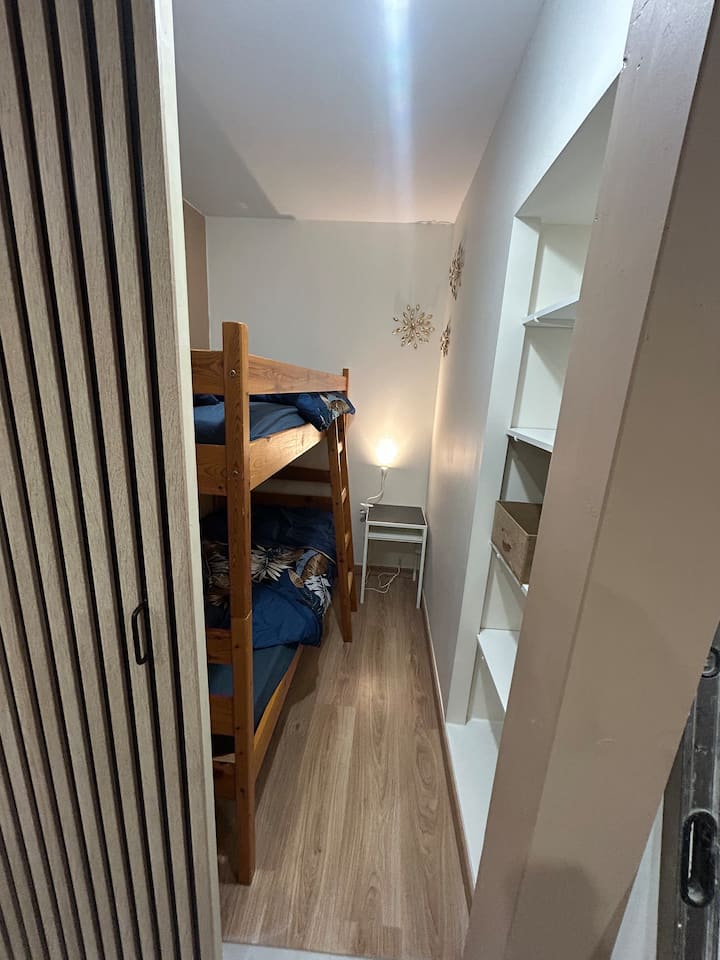 Ambienti i dhomës së gjumit