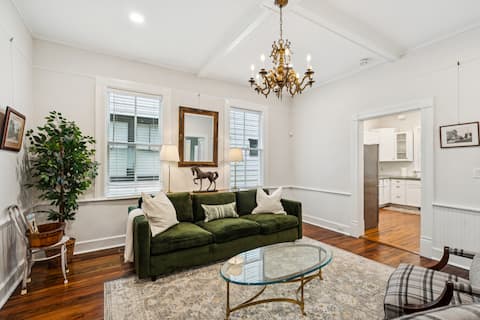 Popular Airbnb listing: The Velvet Magnolia House in Charleston / North Charleston