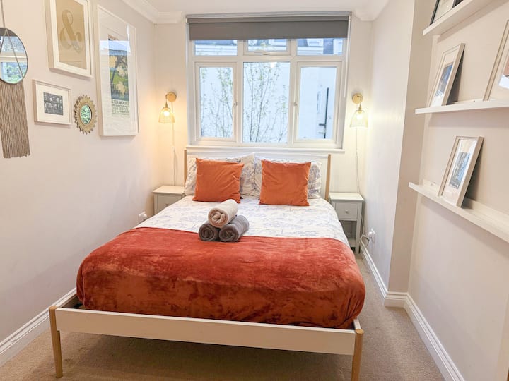 Recharge in Bedroom 3, complete with a double bed, roomy wardrobe and fresh linens - a cosy space close to St John’s Wood, Maida Vale, Brondesbury, Queen’s Park, Kilburn, West Hampstead, Abbey Road Studios, Lord’s Cricket Ground and London Zoo