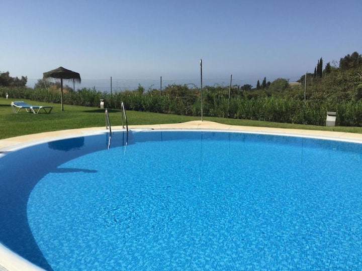 Apartamento 3 Dormitorios En Lomas De Los Monteros - Coín