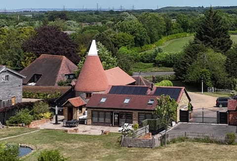 Top Airbnb: Kent Oast House with 5 bed,5 bath - 30 mins London in Gravesham