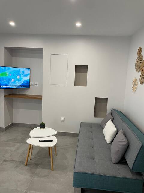Top Airbnb: Cozy Lescale Mâcon cottage for 3 people, close to A6/A40 à Mâcon