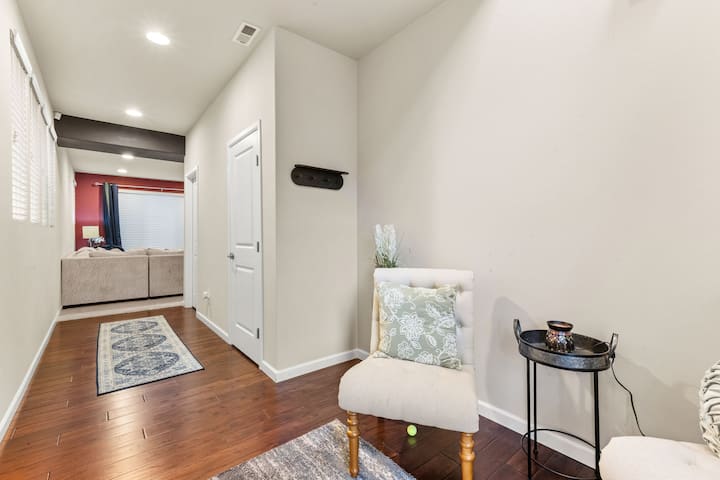 Modern Tumwater Retreat — 2 King Beds • 86” Tv - オリンピア, WA