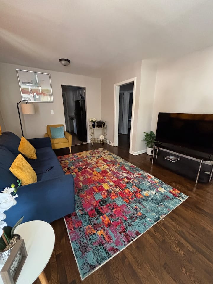Colorful 2 Bedroom/1 Bathroom 5 Min From Noda - Charlotte