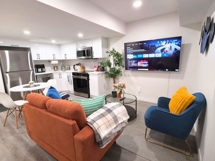 Plush 2 Bedrms Legal Suite/sleeps 4/parking - Edmonton, Canadá
