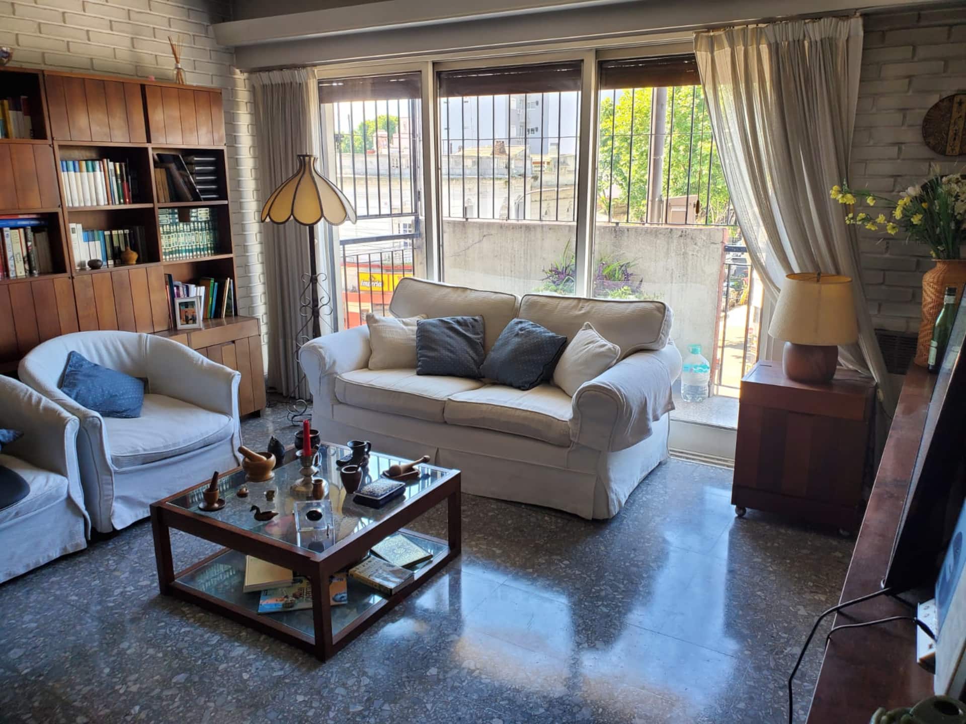 1 Couple bedroom+1 double room with living/dinning