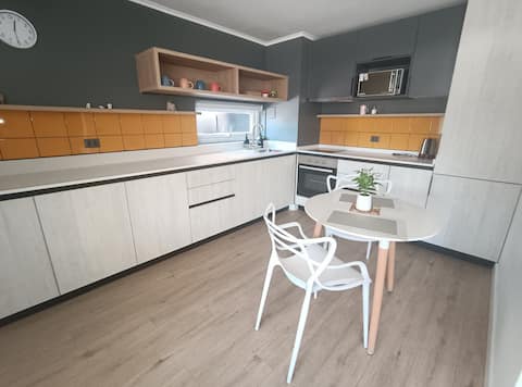 Top Airbnb: New Premium Apartment-Free Parking-Steps to Metro-A/C in Ñuñoa