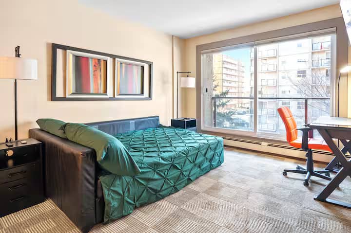 Rozkladacia pohovka veľkosti Queen.