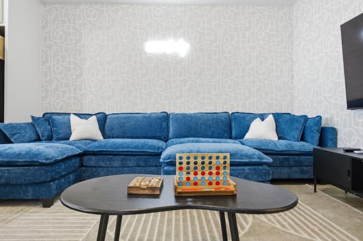 Sleeps 8 + Fire Pit | Near Dia & Downtown Denver - Denver Airport (DEN)