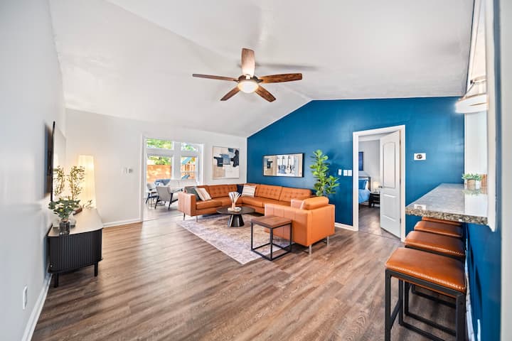 Lovely 3 bed/2 full bath Ranch w/ Sauna near Zoo