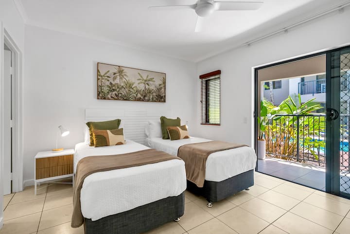 ניתן להגדיר את מיטת הקינג סייז כשני מיטות יחיד בקינג סייז לפי בקשה, ולהציע מגוון אפשרויות לכל סוג של שהייה.