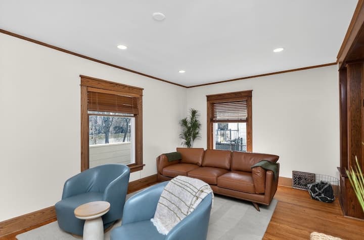 Riverside Bungalow With Views Of Saint James River - South Bend, IN