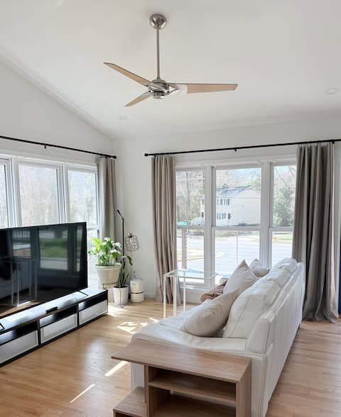 Top performing Airbnb: La Casita (Little House) Cozy Studio DT Raleigh in Longview Gardens