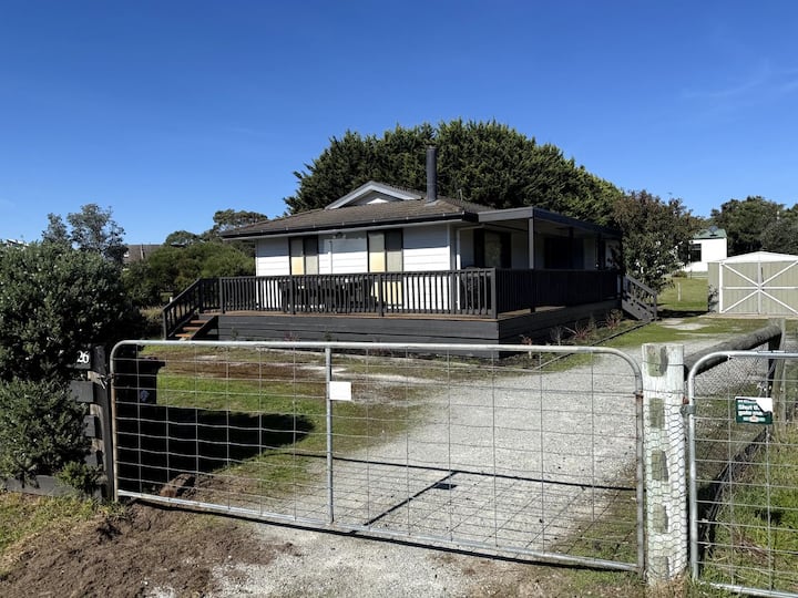 Pet-friendly Venus Bay Beach Retreat - Inverloch