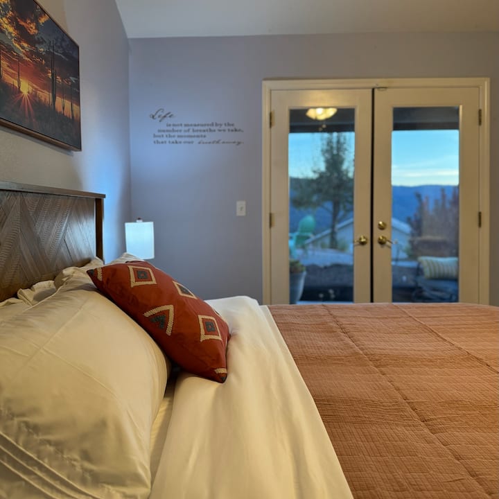 Bedroom Retreat: Wake up to stunning mountain views and a serene atmosphere perfect for relaxation!