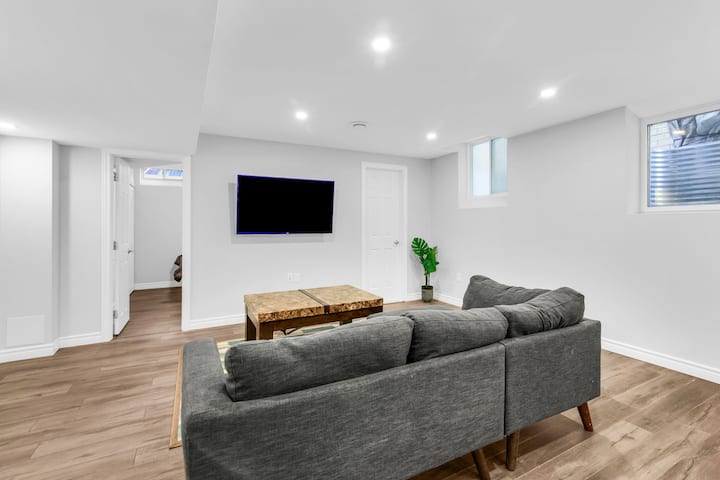 Modern Cozy Suite - Bright & Spacious - Mississauga