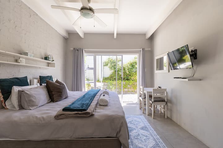 Jasmine Studio Stay - Apartments for Rent in East London, Eastern