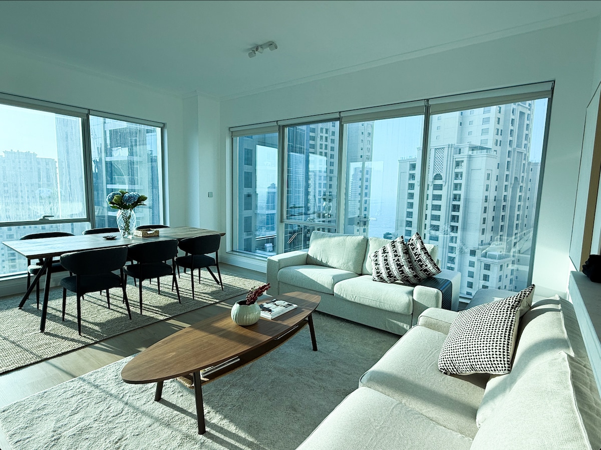 Successful Airbnb property: Full Marina View in Modern EMAAR Apartment in Dubai Marina