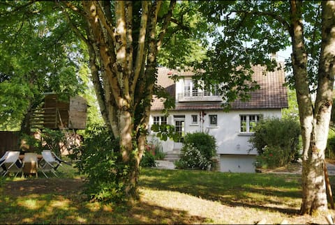 Two connecting lodges facing the Loire 17 pers 4*