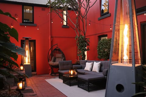 Sunset Oasis | 4BR Heritage, Walk to Wharf + CBD
