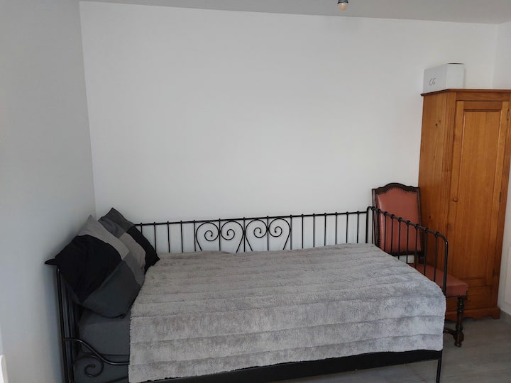 Chambre Indépendante En Rdc Avec Salle D'eau - Les Lilas