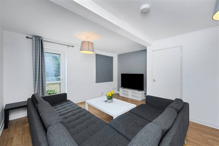 Spacious 6-bed Home Sleeps 12 Near Highfields Park - Nottingham
