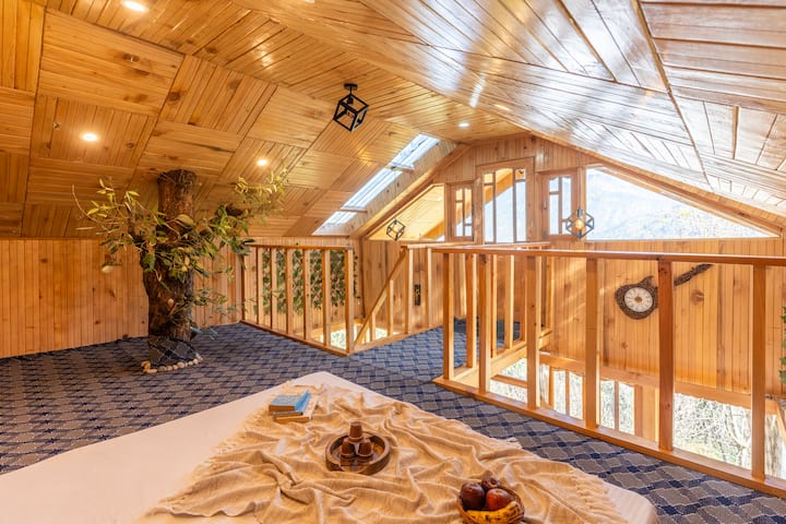 Treehouse Amidst Nature In Jibhi | Cozy Fireplace - Himachal Pradesh