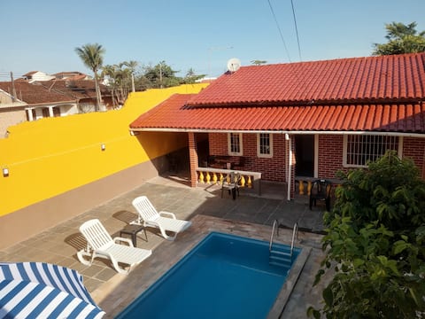 Airbnb em destaque: Valerios Beach - 100 m from the beach and close to everything. em Itanhaém