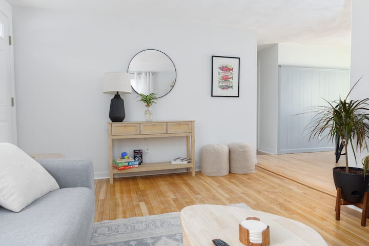Little Fin Cottage | Beach Passes Included - South Kingstown, RI