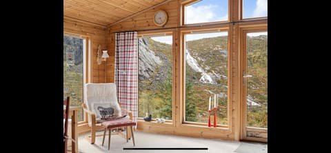Popular Airbnb listing: Cozy mountain cabin surrounded by heather with great views in Gjesdal