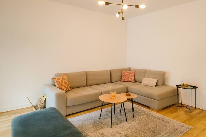 Stylish Apartment Near City Center - dhoma gjumi