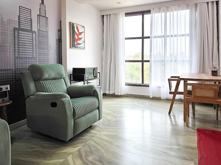 301 Chill Living Room + Bedroom + Balcony - New Delhi