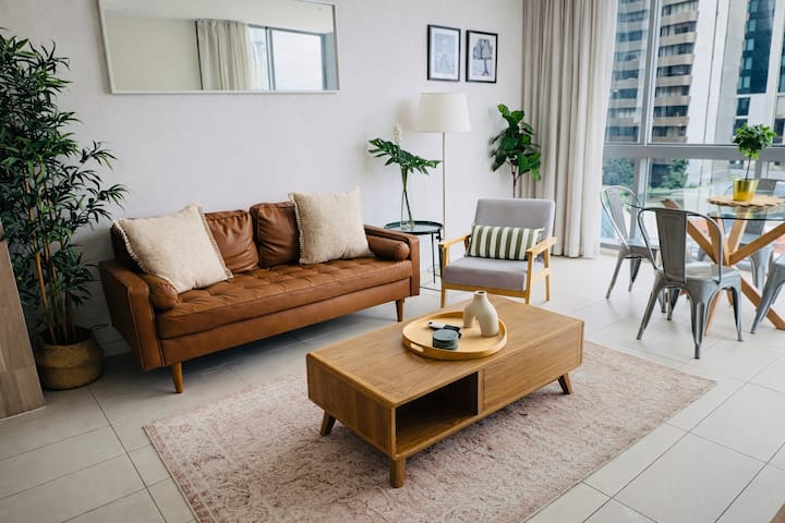 Vibrant James St 2br Apt Pool Parking - Brisbane