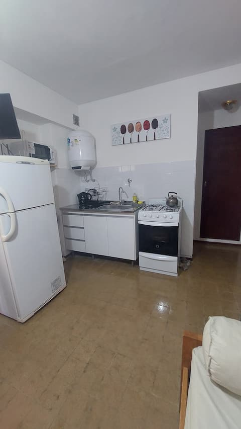 Top Airbnb: Studio apartment for 3/4 people 1 block from the sea. en San Bernardo Del Tuyú