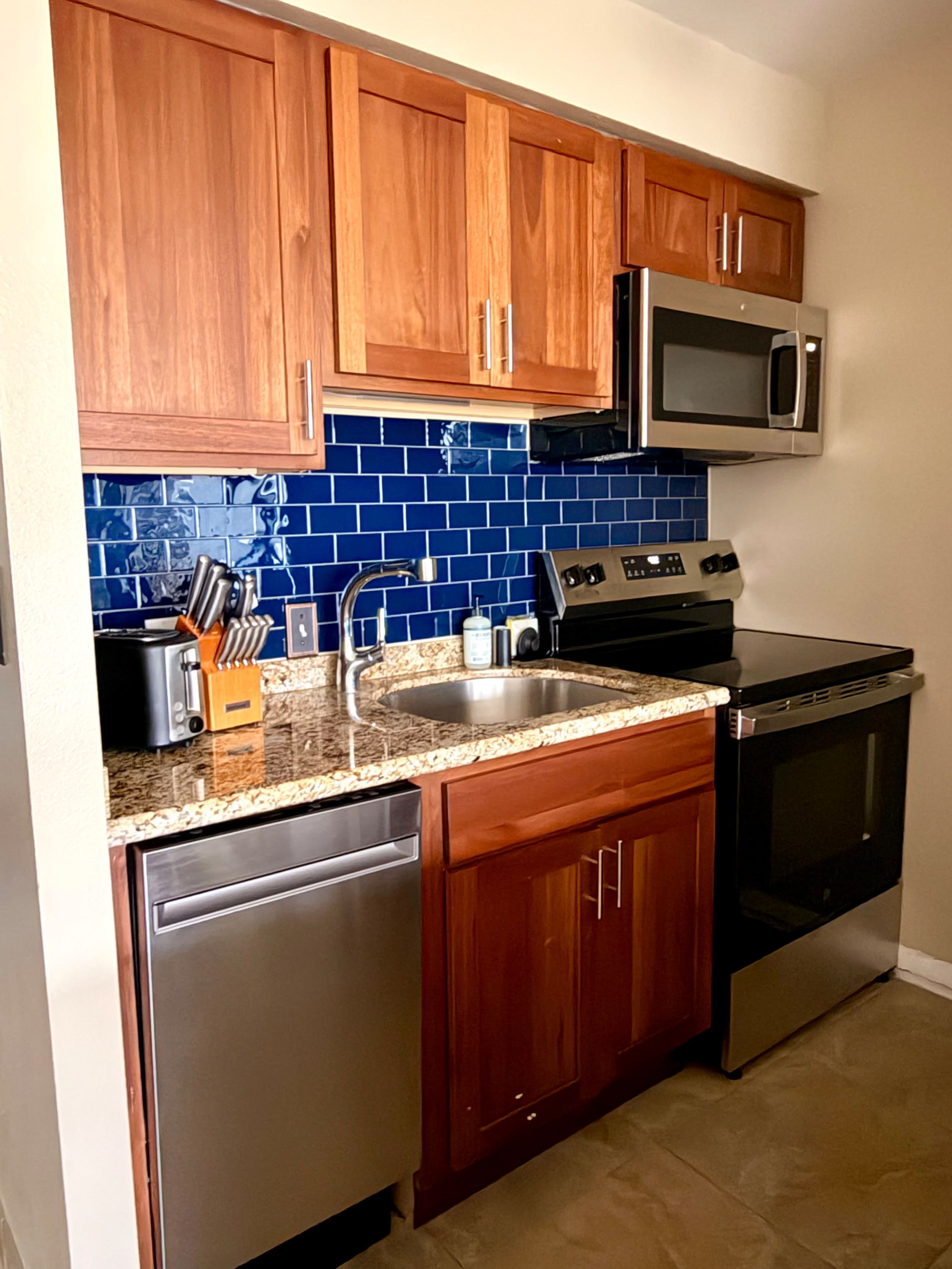 Condo in Lahaina · ★5.0 · Studio · 3 beds · 1 bath - Image 7