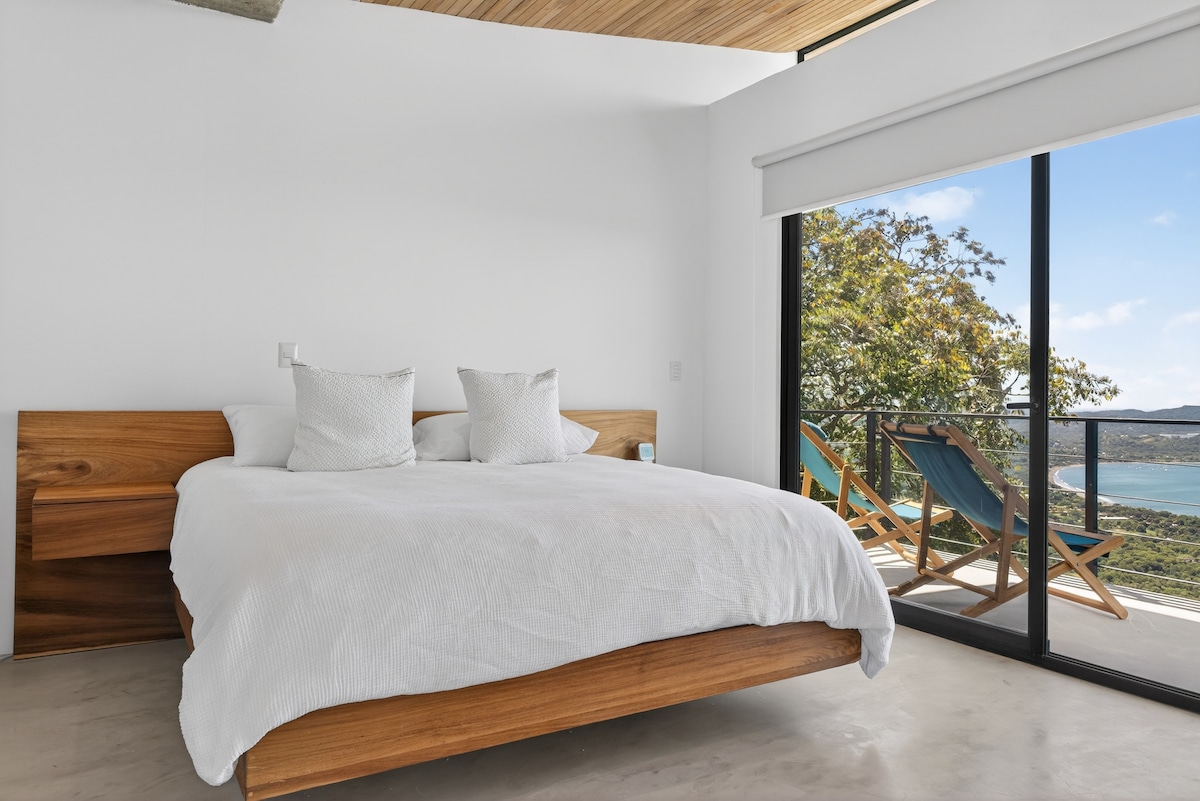 Sunset Infinity Pool & Oceanview @ Potrero Beach — 5 bedroom vacation rental in Potrero