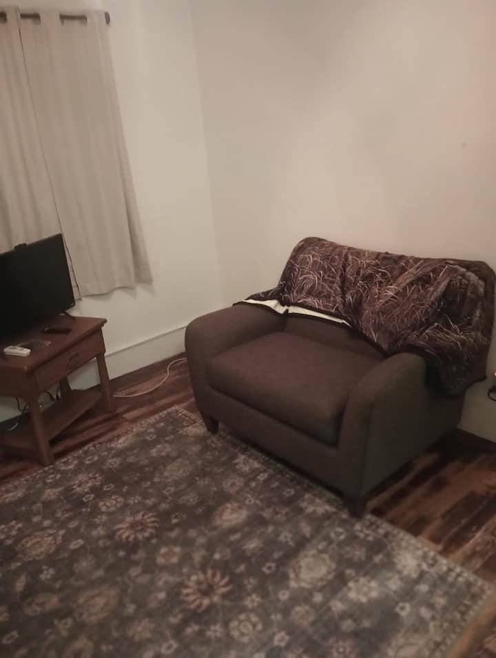 Удобен препълнен стол