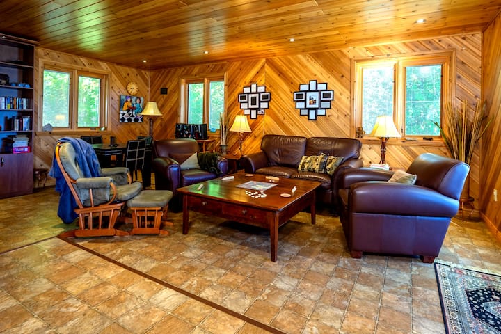 Waterfront Escape - Sauna & Kayaks Included - Tobermory