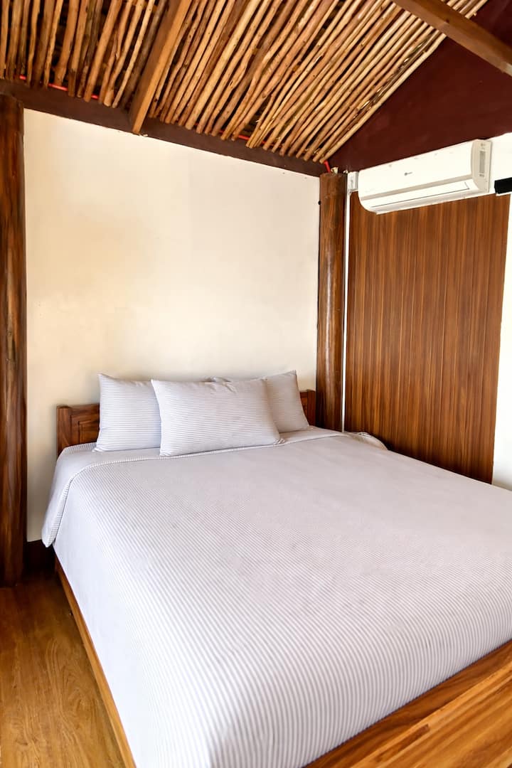 Thani’s Little Cabin Rental - Native Room - Biliran
