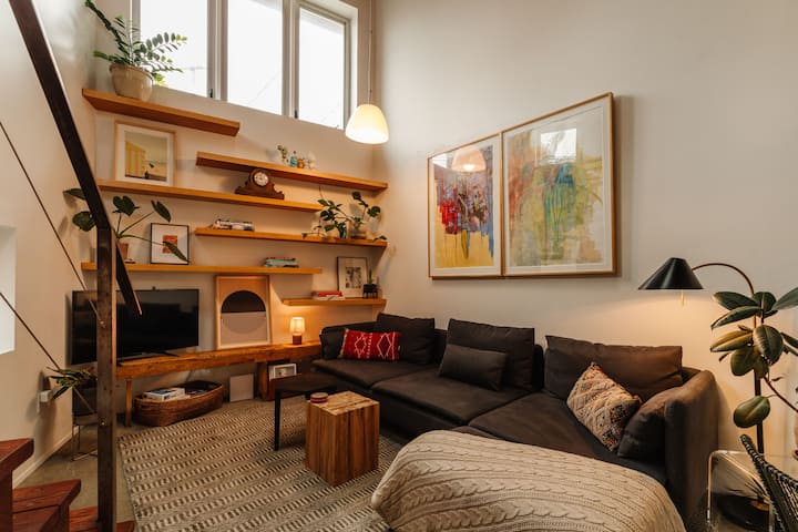 Sunlit Venice Designer Loft - 18' Ceilings - Venice Beach, CA