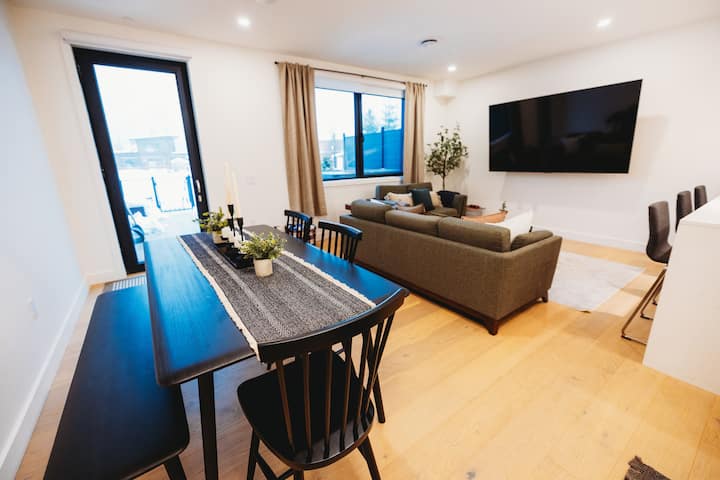 Casa Revy: New Townhome W/ Priv Hot Tub - Revelstoke