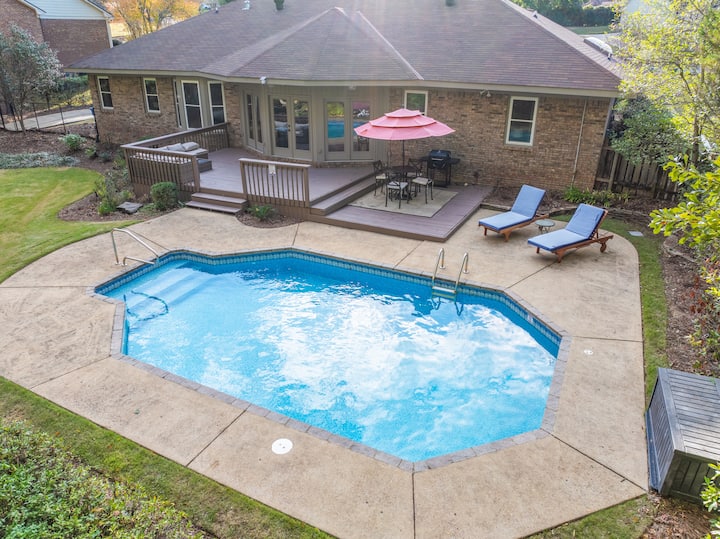 Pool, 10Mi to Ft Benning PS5, BBQ, Spacious, Games - Airbnb